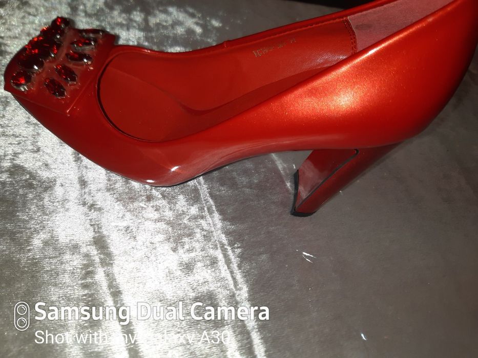 Туфли сотаман янги