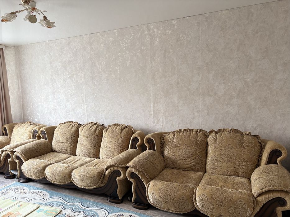 Продам диван в гостинную