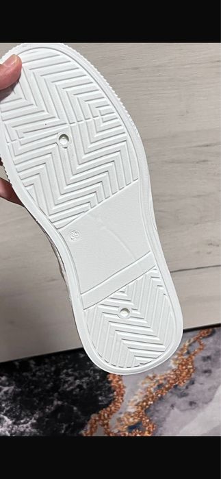 Adidasi  sau sneachers