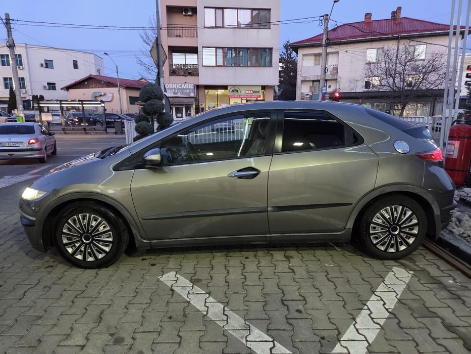 Vând Honda Civic 1.8 Confort benzină