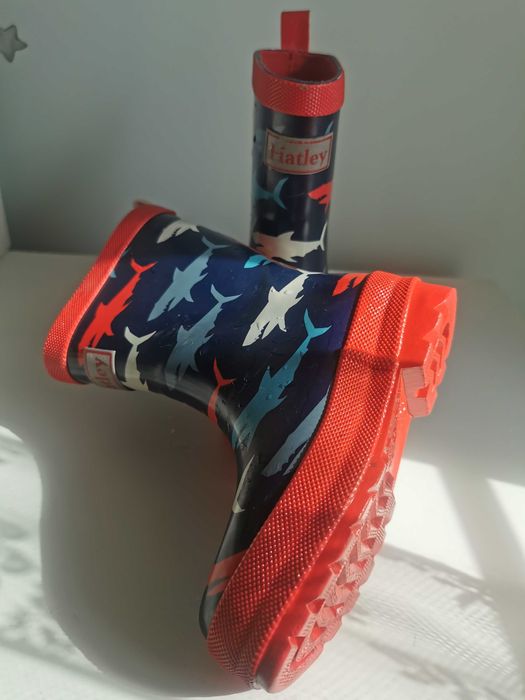 Hatley Sharks Costum ploaie cu culori schimbătoare + cizme copii 4 ani