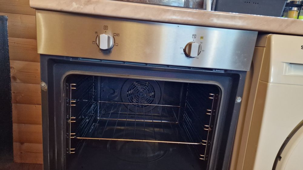 Продавам  Фурна за вграждане Zanker