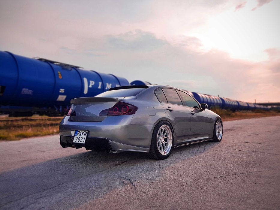 Кола под наем - Infiniti G35