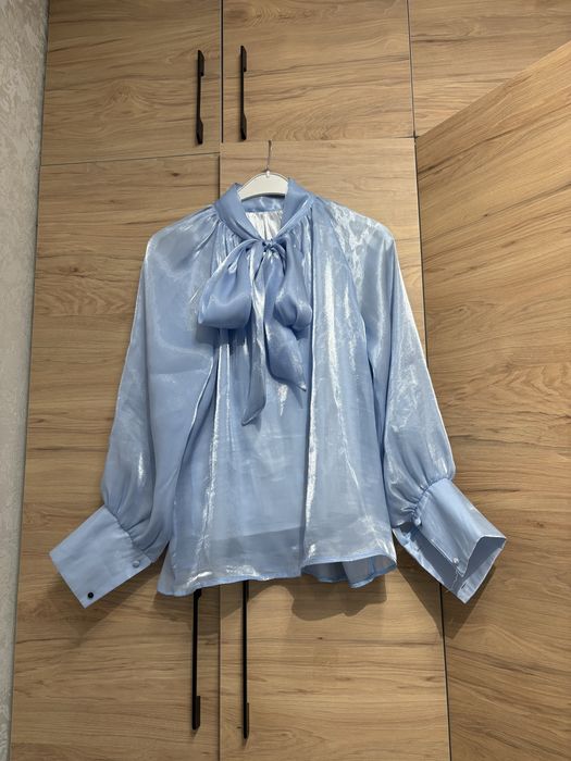 Тренч, блузка, юбка