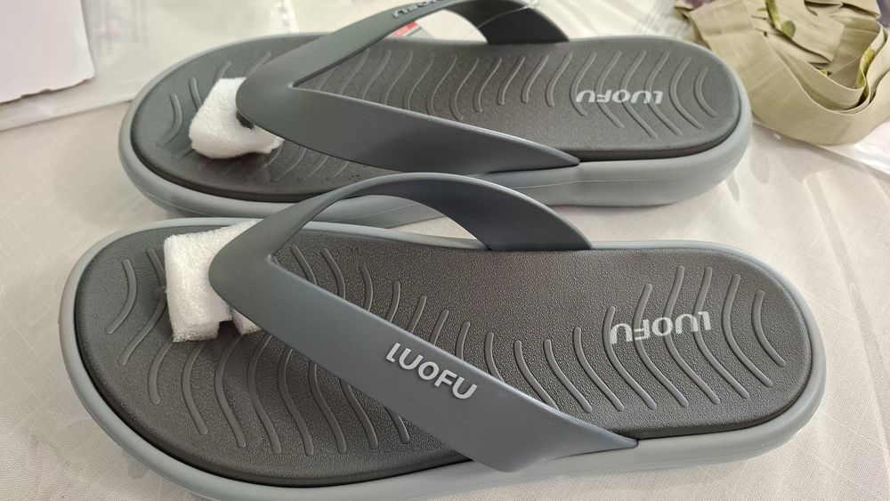 Продаются мужские сланцы