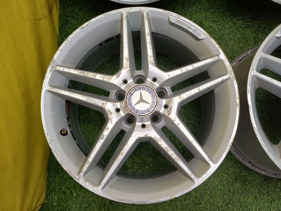Диски R17 5x112 разноширокие на Mercedes.