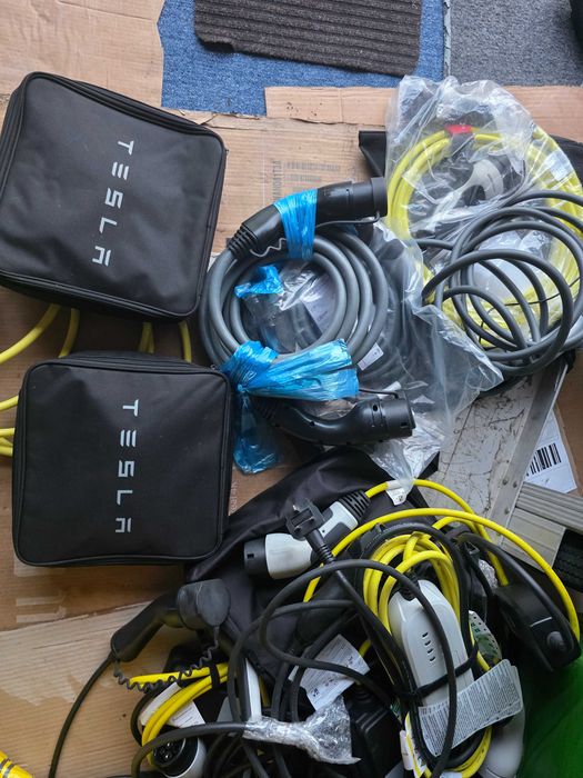 Incarcatoare Statii  masini electrice Hybrid Tesla Mercedes Nissan Bmw Hyundai Volvo