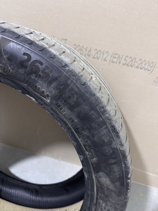 265/45R21 Continental