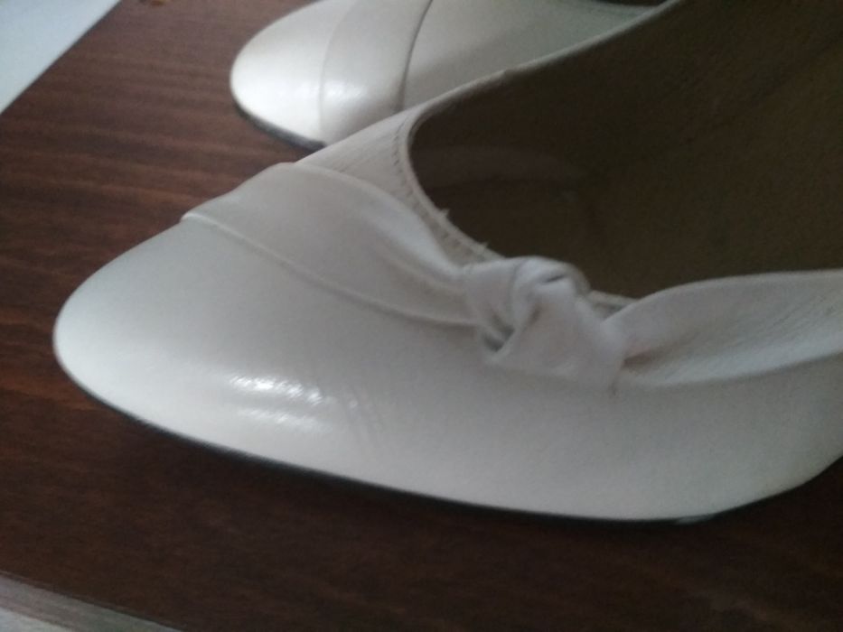 Туфли женские белые 35-36 разм, натуральная кожа, новые