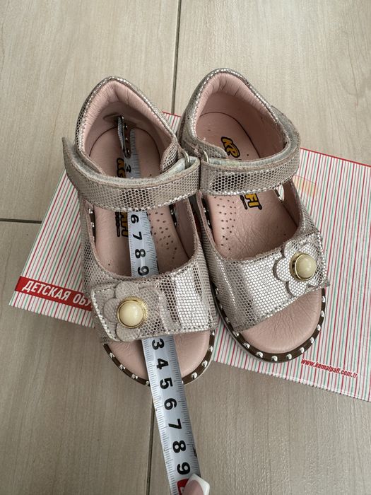 Продам сандали для девочки