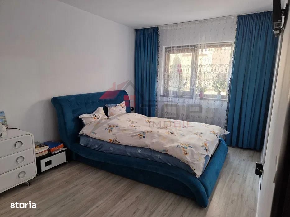 Apartament 3 camere de vanzare, boxa + parcare, Valea Lupului
