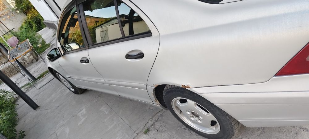 Срочно продам мерседес с180, 2001 год
