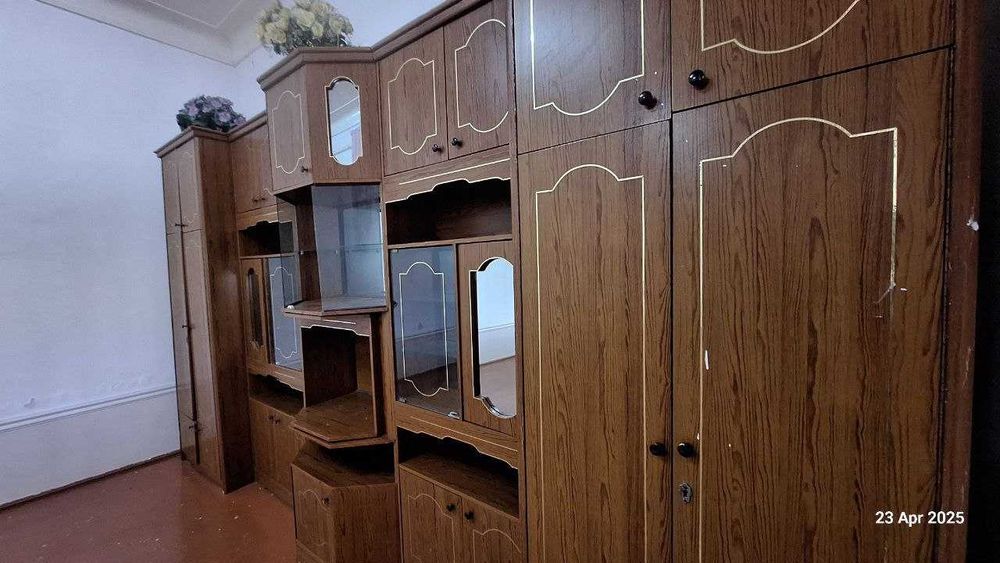 Шкаф (стенка), мебел. Идишлар ва кийим-кечаклар учун (2.5 x 4.25 m)