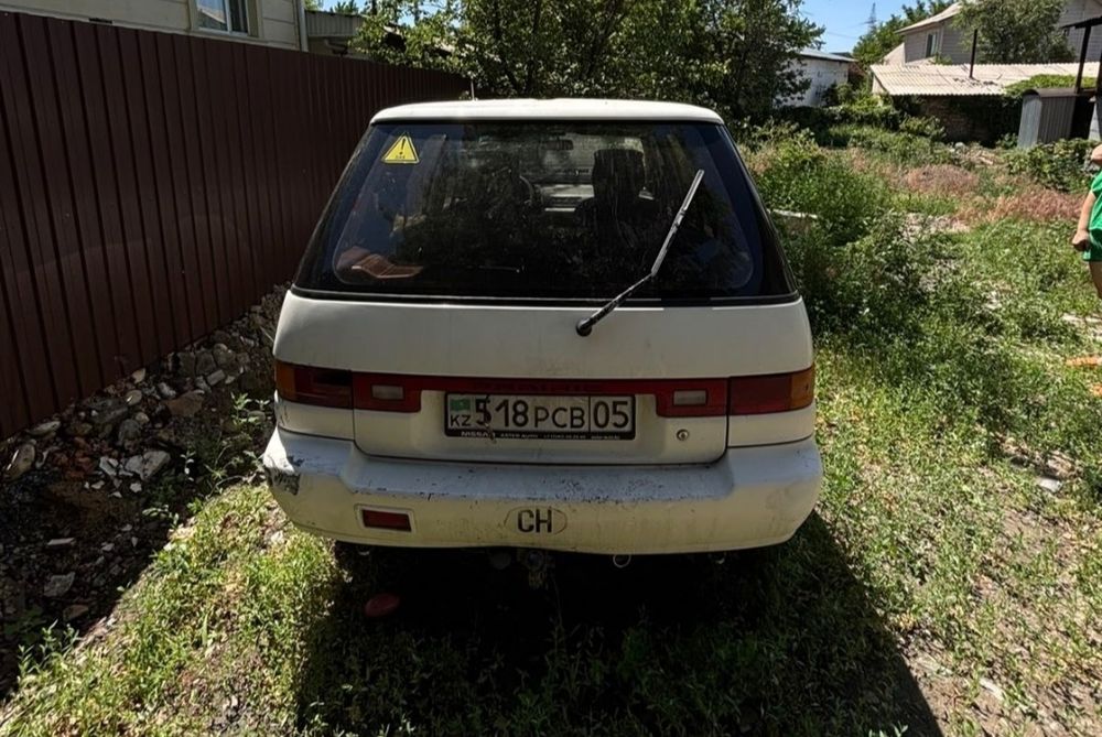 Ниссан прайре М11