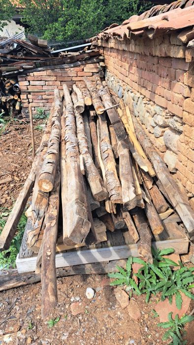 Стари дървени греди  . Дъб  и бук