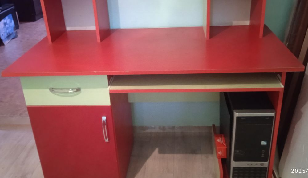 Продается стол для компьютера