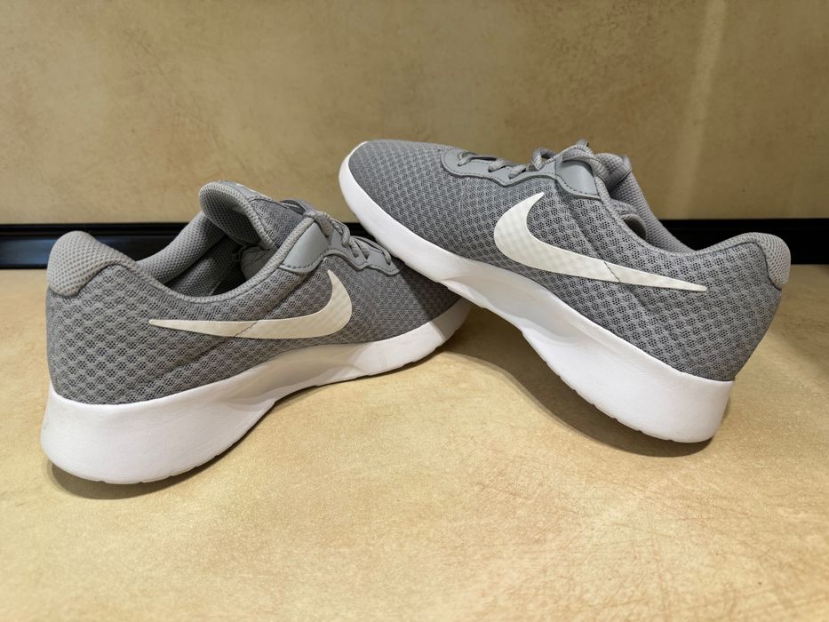 Nike Tanjun.