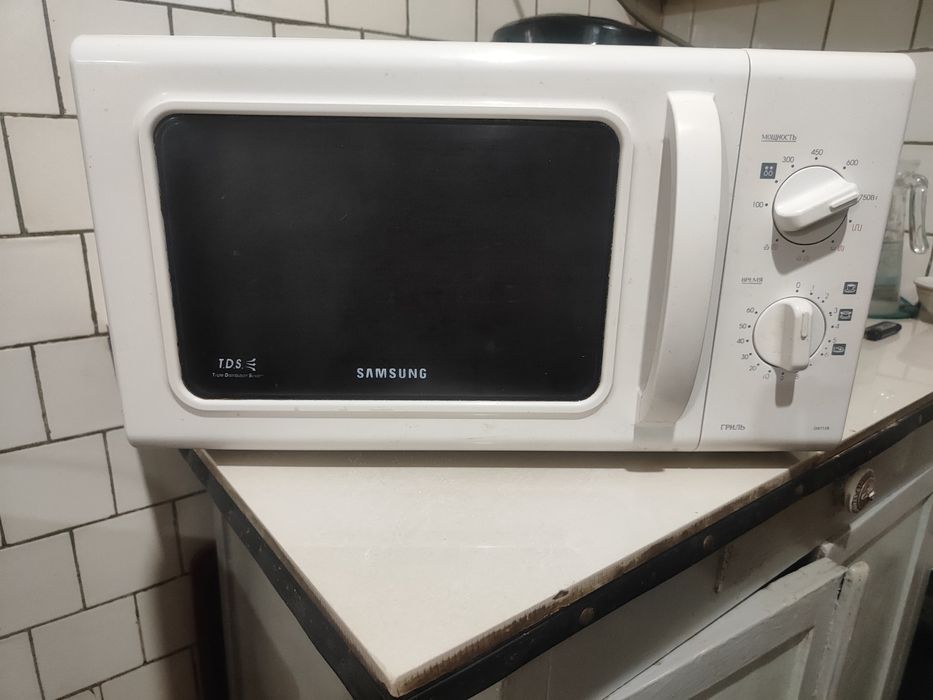 Продам микроволновую печь Samsung.