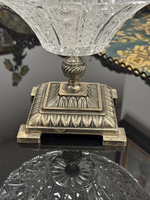 Fructiera deosebita din cristal cu picior din bronz argintat