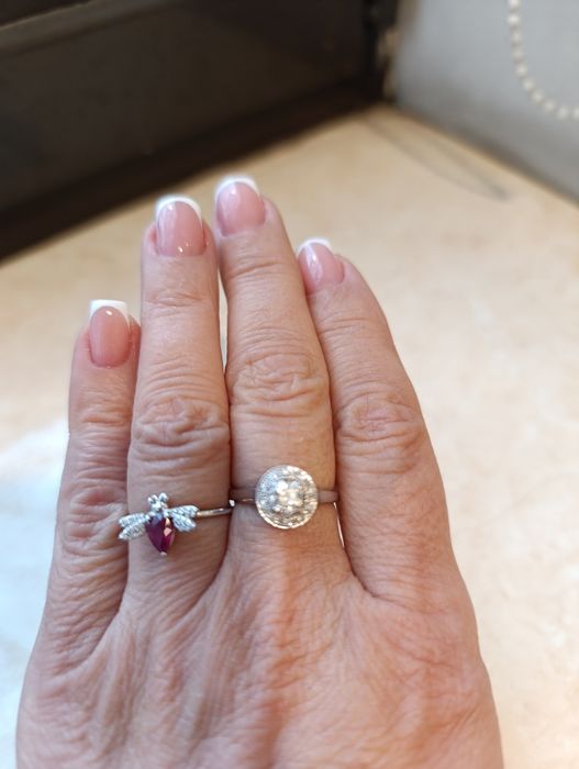 Кольцо с крупным бриллиантом 0,5 карат.