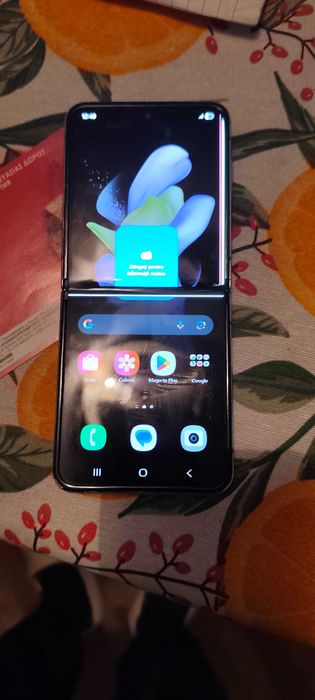 Vând Samsung Galaxy zflip 4 pentru piese