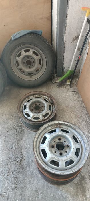 Продам диски 13  и зеркала