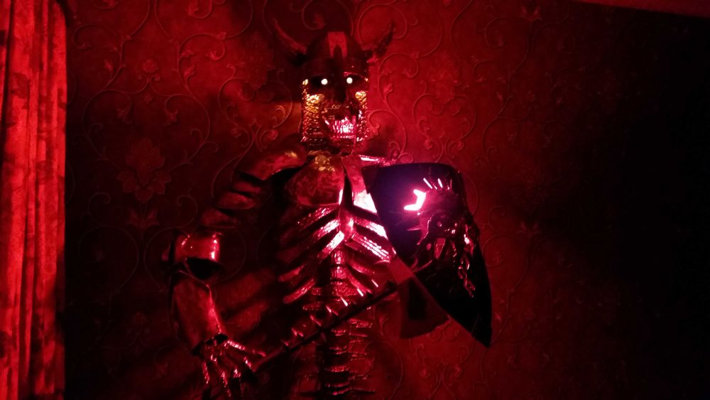 Светильник Скелет воин.