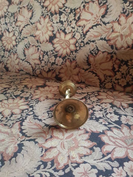 Бронзов свещникк