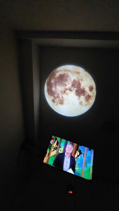 Уникален USB проектор с луна и планета