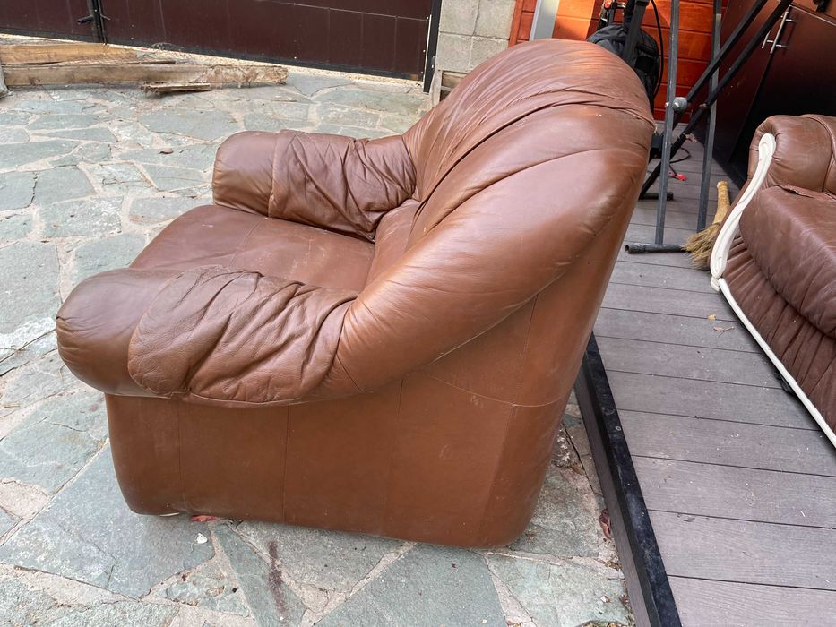 Кожанные диван и кресло