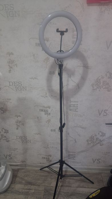 Продам кольцевую лампу.