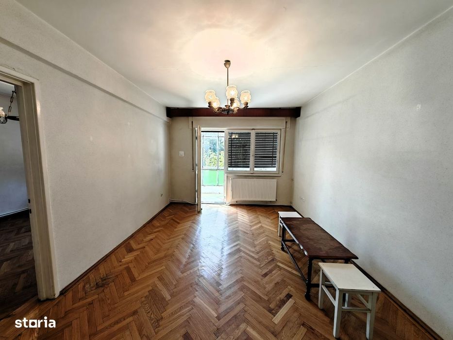 3 cam. deco., central, et. I – lângă Catedrala Inaltarea Domnului