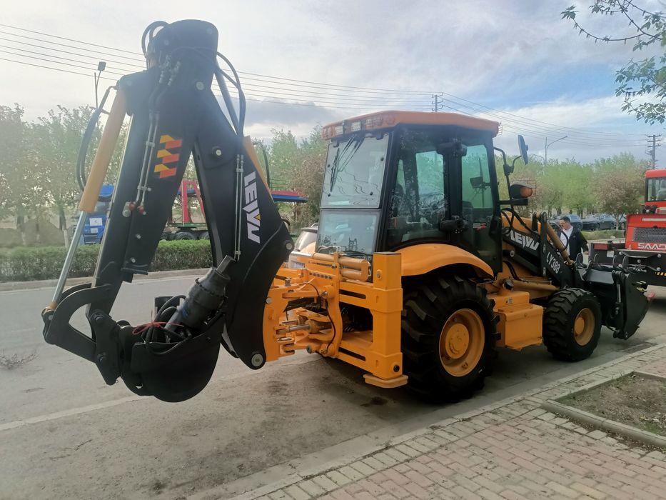 Экскаватор погрузчик 3/1