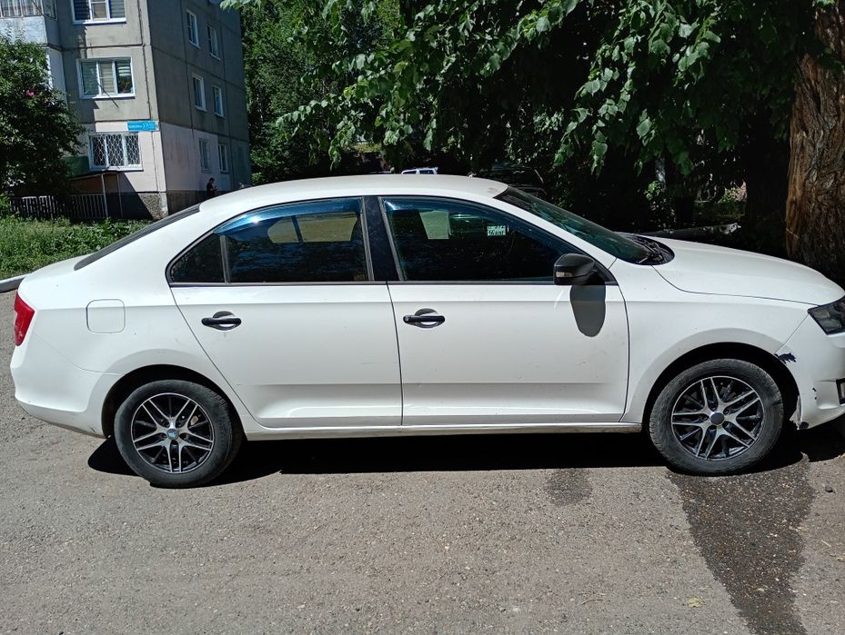 Продам Шкода рапид 2015г
