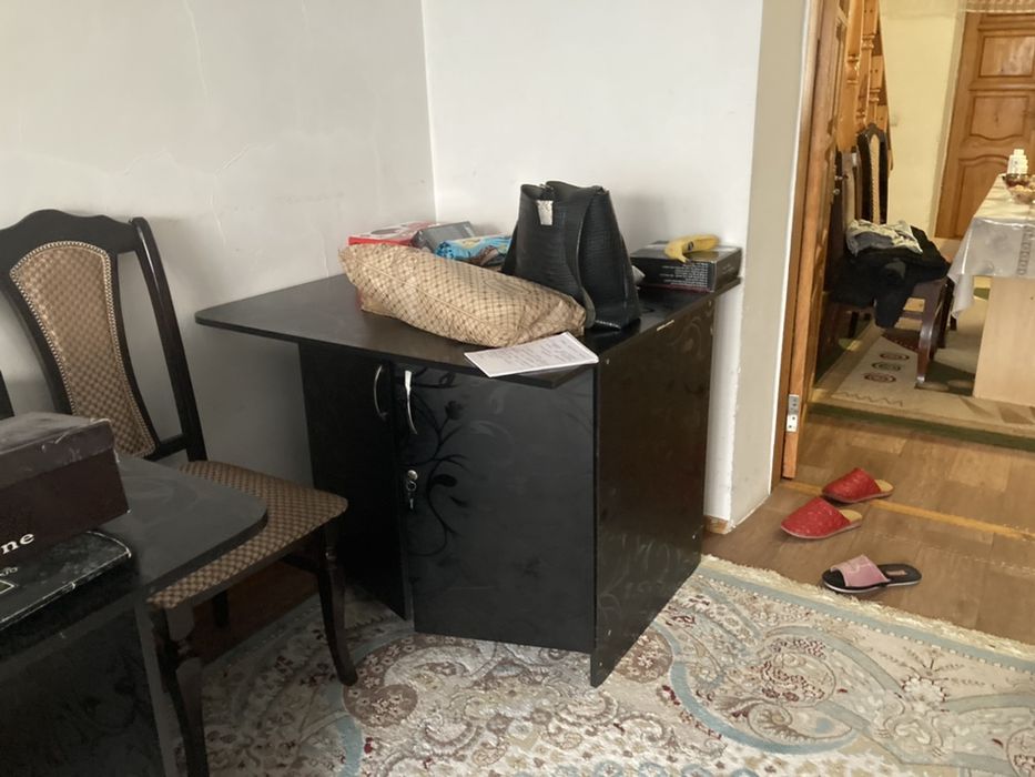 Шкаф, стол для салона