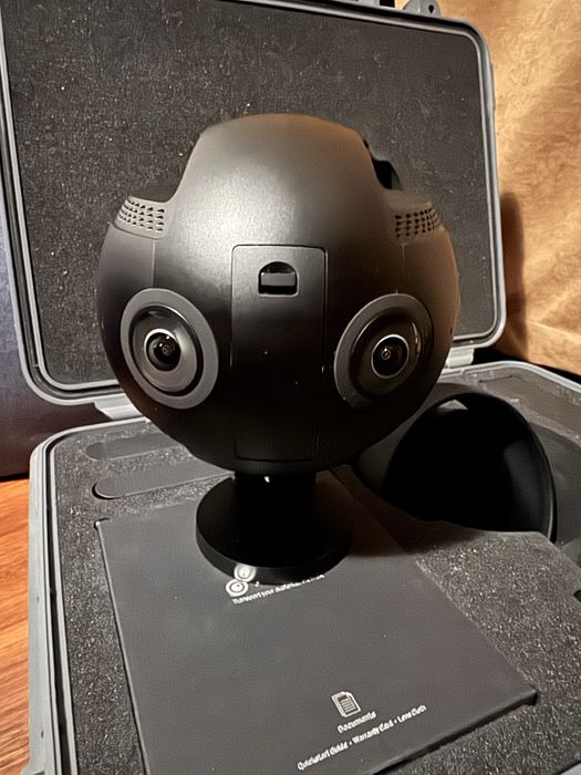 Insta360 Pro 8K - Kit Complet - Stare Excelentă