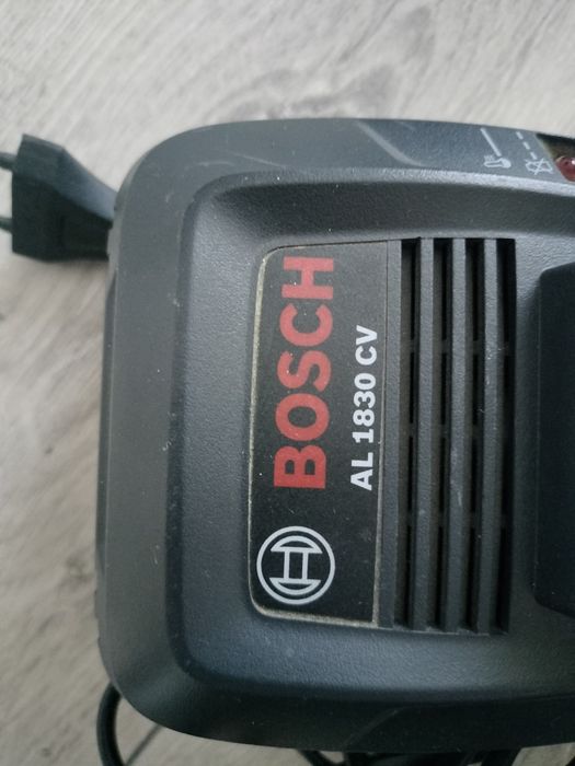 Acumulatori și încărcător Bosch