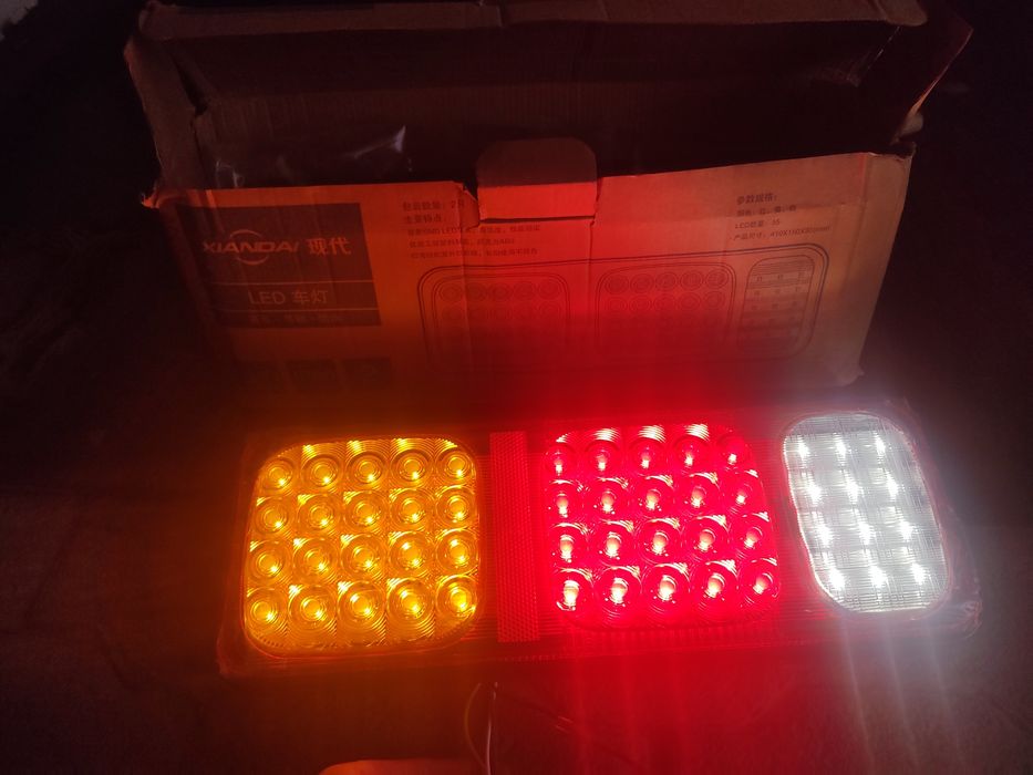 Продам задние фонари 24В