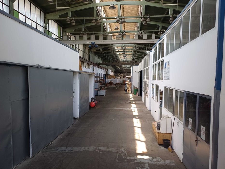 Дава се под наем Промишлена сграда в Пловдив, Индустриална зона - Юг - 1300 кв.м за 4080 € - Снимка #1