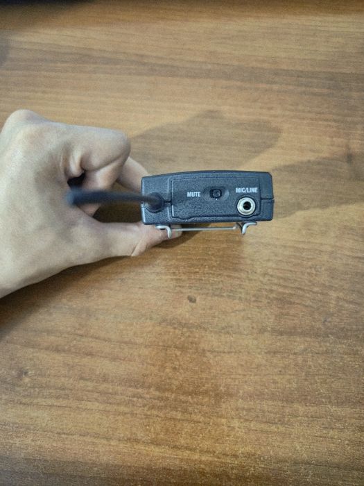 Emitator Sennheiser sk 100 (ew 100) G3 + Lavaliera ME 2 (Band B 626-668 MHz)