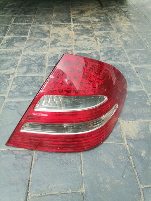 Vând triple spate cu led pentru Mercedes BENZw211