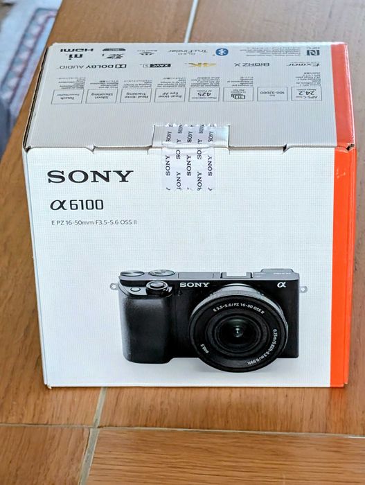 Vand Sony A6100 kit, la cutie cu toate accesoriile, garantie