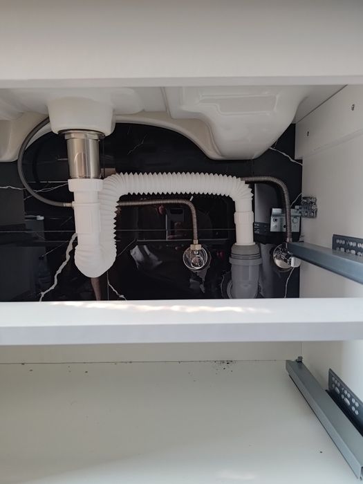 Electrician; Instalator