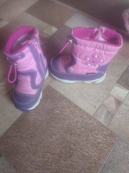 Продам детские зимние ботинки.