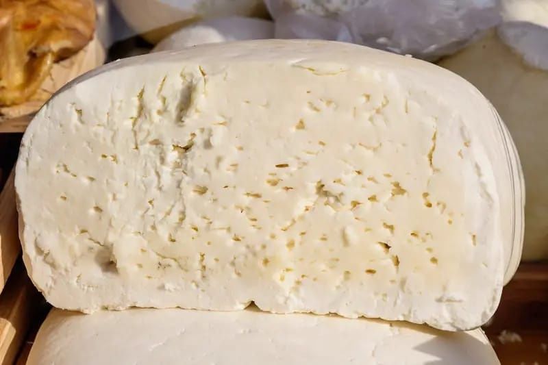 Vând lapte, caș, telemea și brânză de vaci