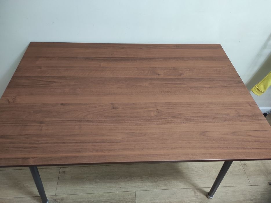 Продам стол обеденный