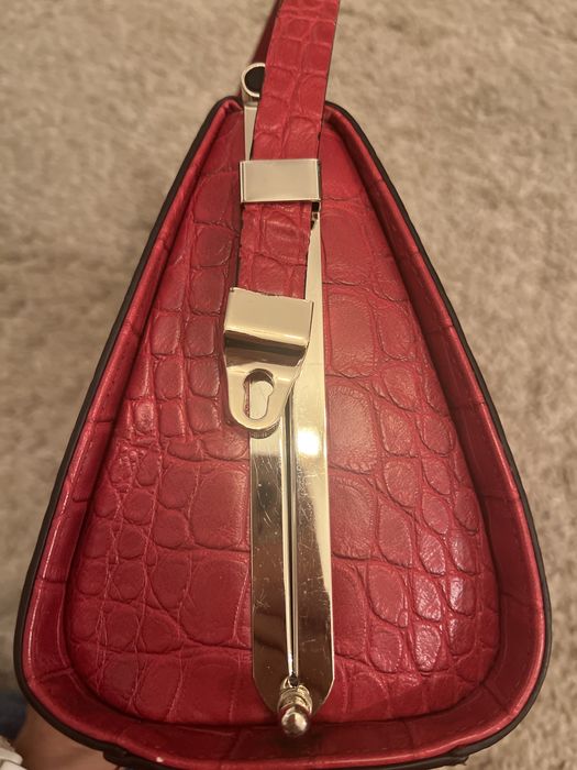 Дамска чанта Guess