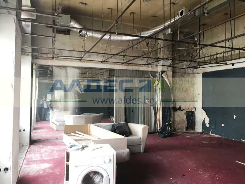 Продава магазин до Лъвов мост