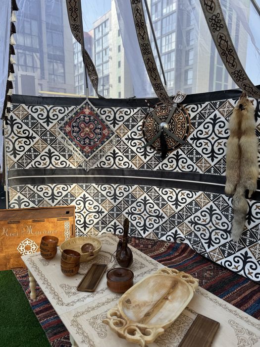 полуюрта / жарты киіз үй