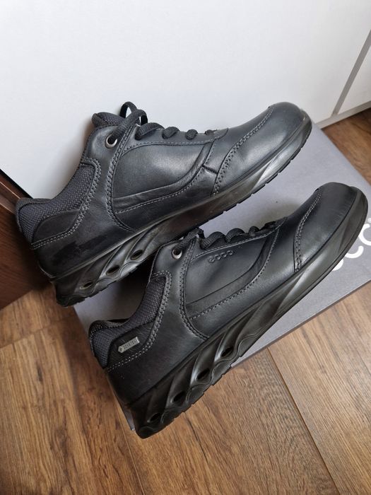 Adidași sport/ încălțăminte ecco